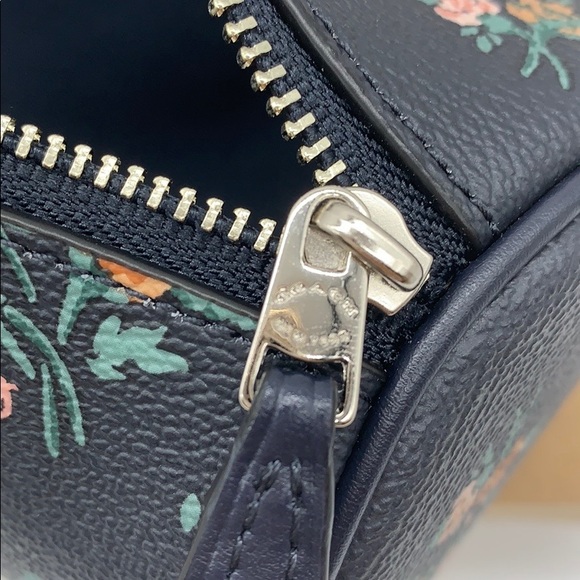 COACH MAKEUP BRUSH HOLDER WITH ROSE BOUQUET PRINT - Picture 12 of 12